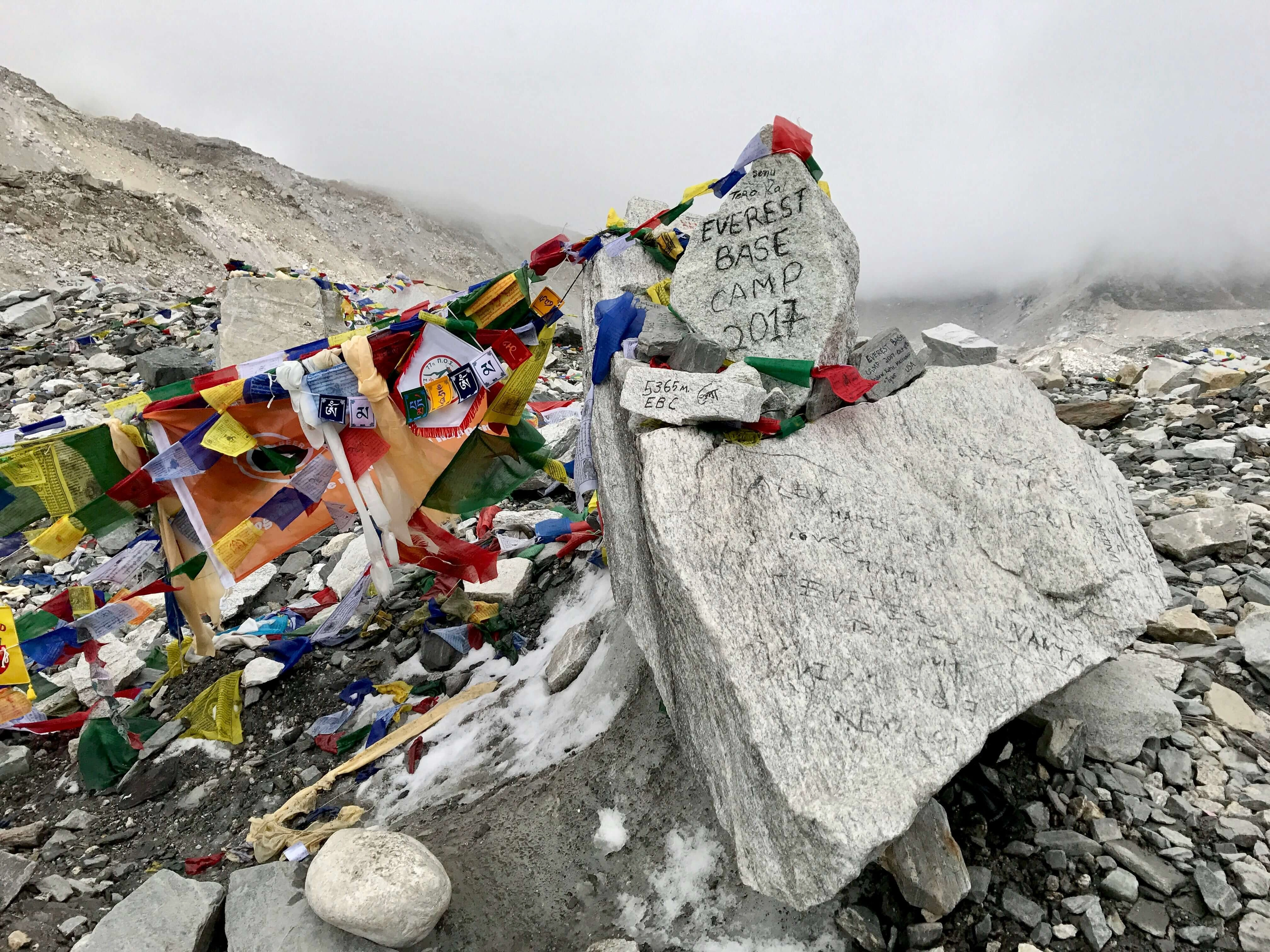 EVEREST EXPEDITION: THE ULTIMATE QUEST TO THE TOP OF THE WORLD